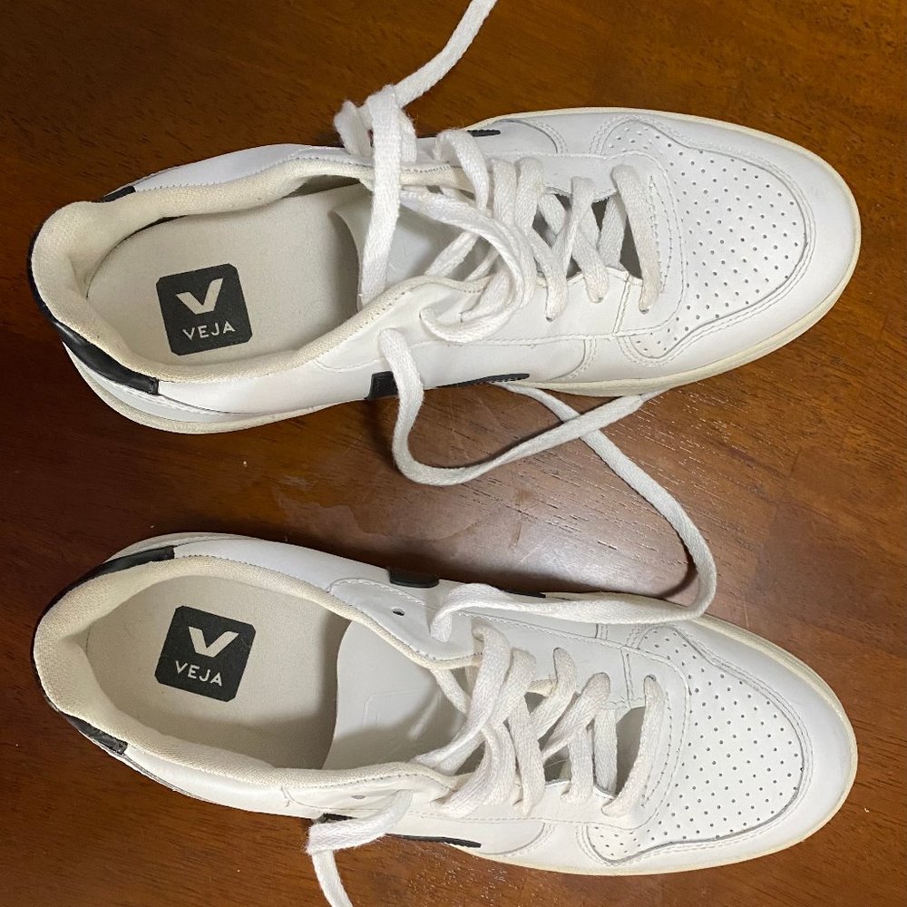 VEJA V-10 Sneakers- size 9